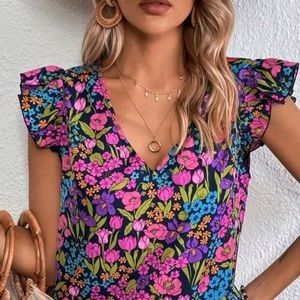 Classy all over floral print ruffle trim blouse Size 6 M